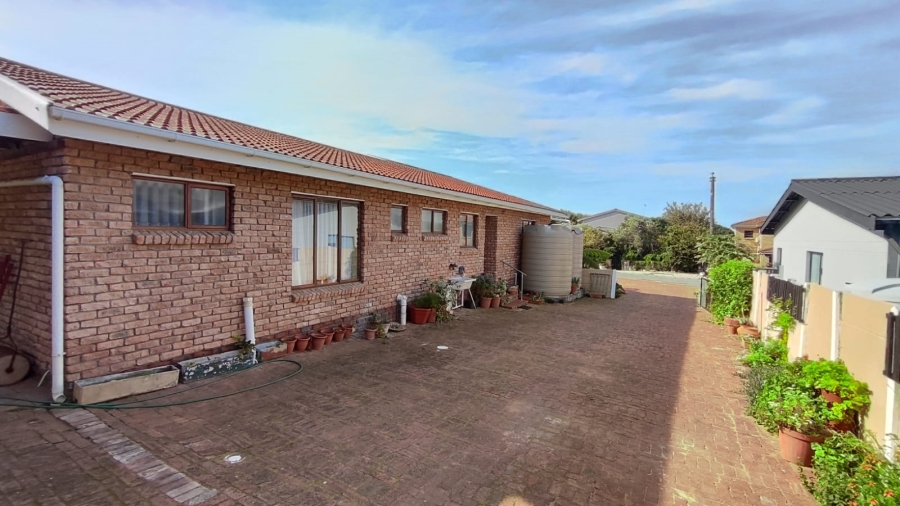 3 Bedroom Property for Sale in Stilbaai Wes Western Cape
